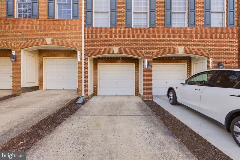 4609 Hummingbird Ln #106, Fairfax, VA 22033