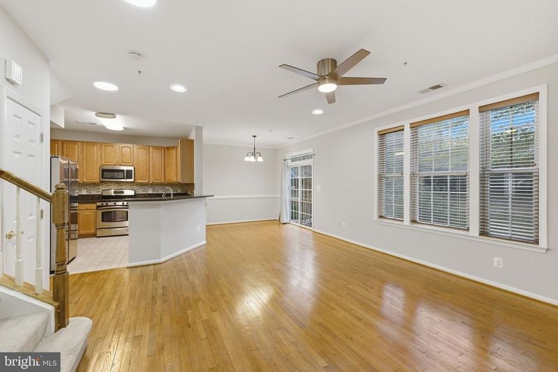 4609 Hummingbird Ln #106, Fairfax, VA 22033