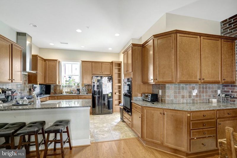 713 E Custis Ave, Alexandria, VA 22301