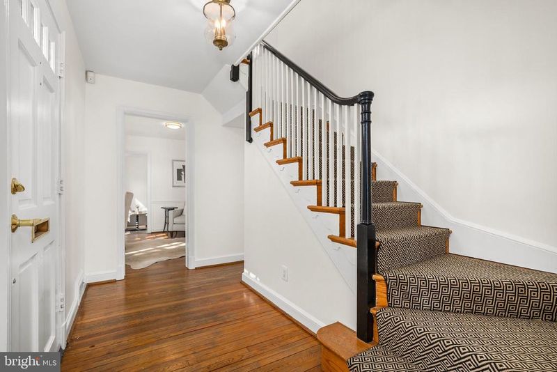 4201 44th St NW, Washington, DC 20016