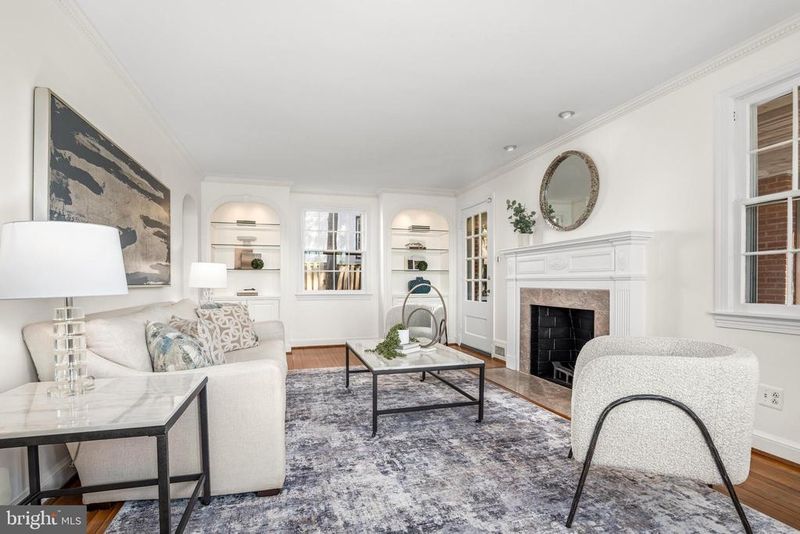 4201 44th St NW, Washington, DC 20016