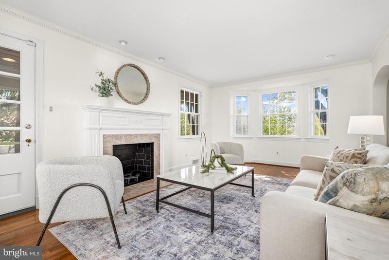 4201 44th St NW, Washington, DC 20016