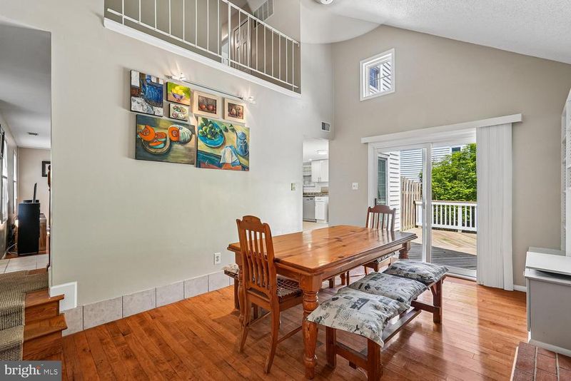 250 E Juniper Ave E, Sterling, VA 20164