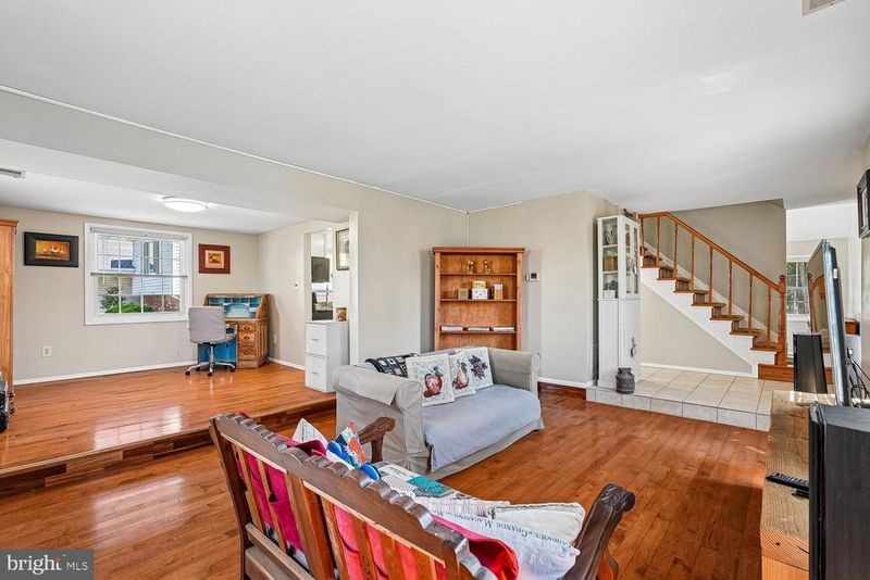 250 E Juniper Ave E, Sterling, VA 20164