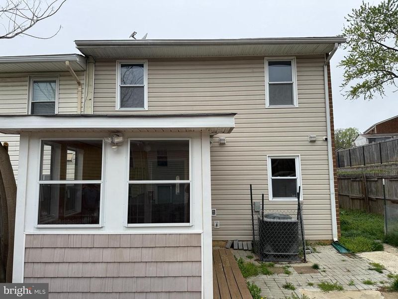 128 Oak Dr, Stafford, VA 22554