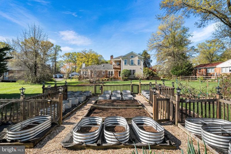 5216 Remington Dr, Alexandria, VA 22309