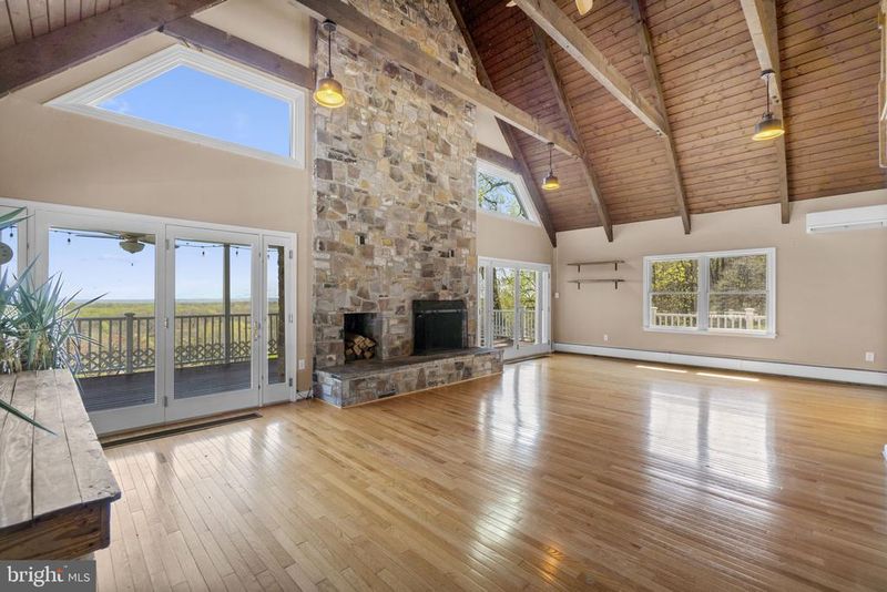 10812 Putman Rd, Thurmont, MD 21788