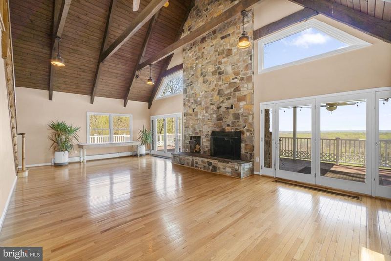 10812 Putman Rd, Thurmont, MD 21788