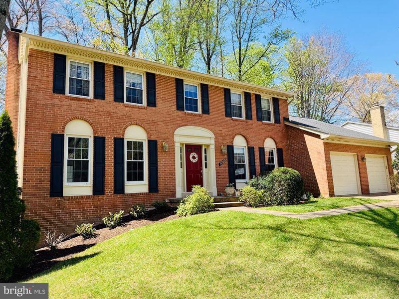 9705 Flintridge Ct, Fairfax, VA 22032