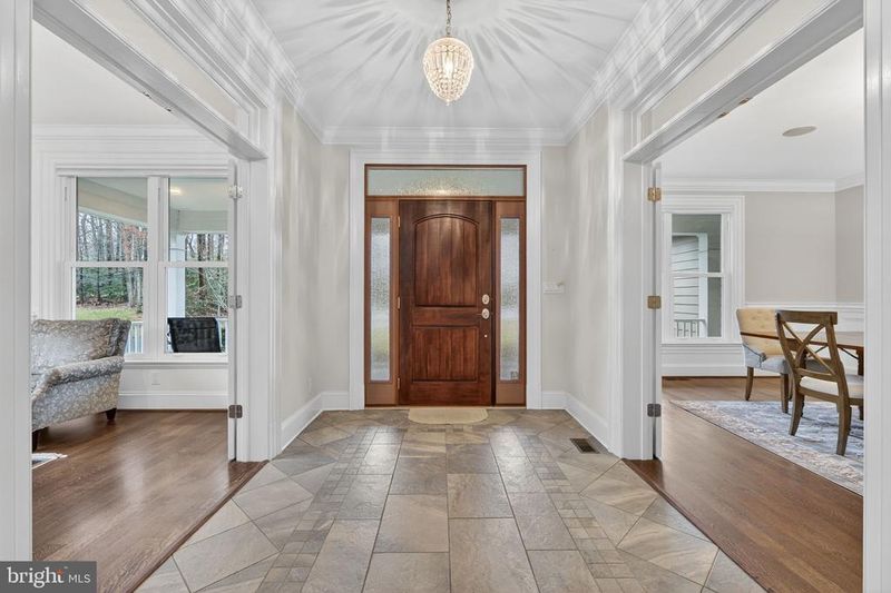 3527 Valeview Dr, Oakton, VA 22124