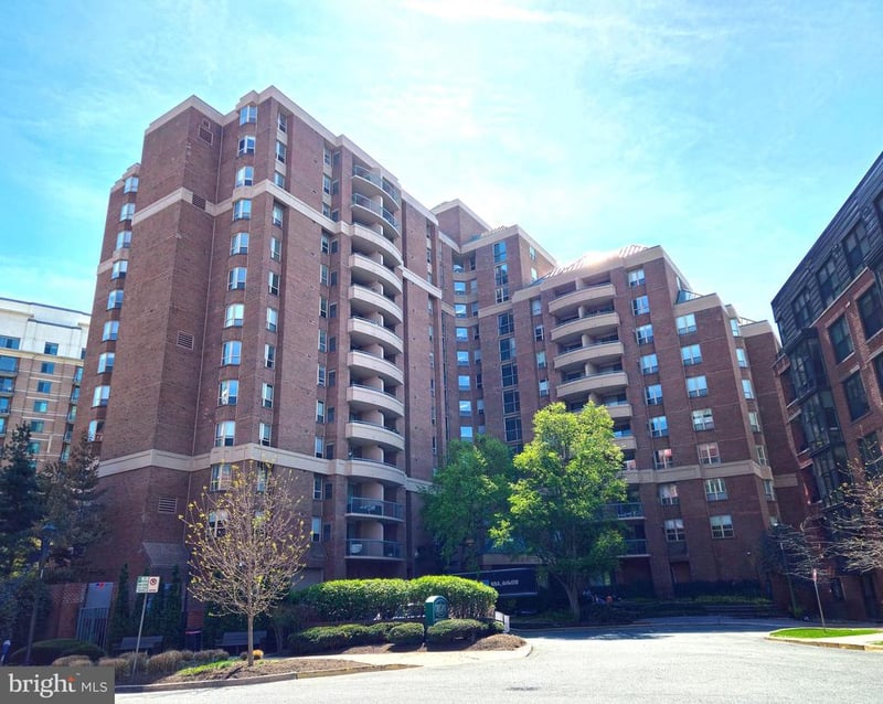 4808 Moorland Ln #701, Bethesda, MD 20814