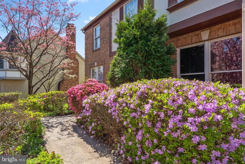 5408 Kennington Pl, Fairfax, VA 22032