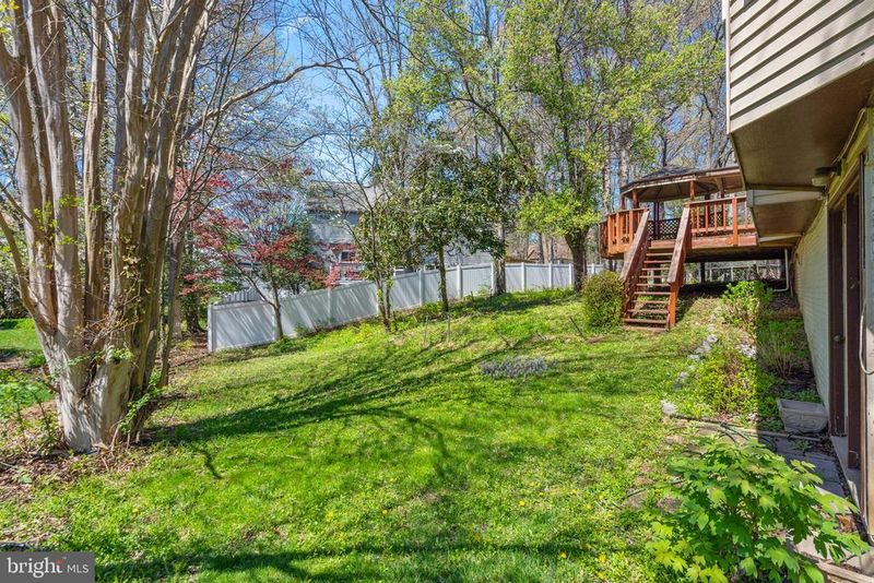 5408 Kennington Pl, Fairfax, VA 22032