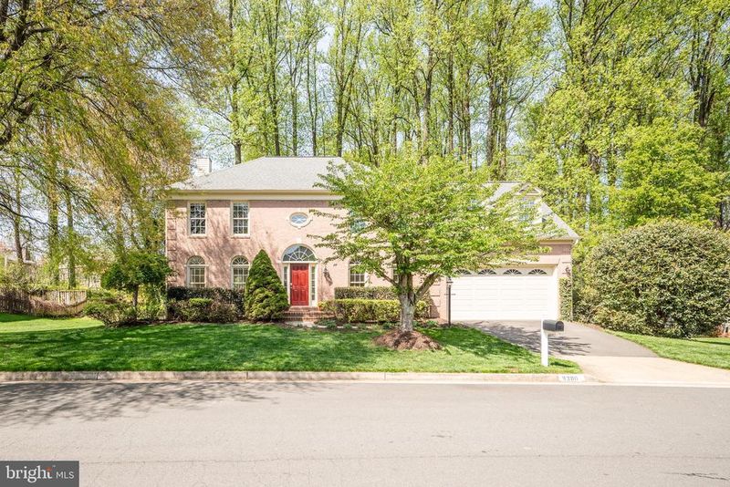 9380 Colbert Ct, Fairfax, VA 22032