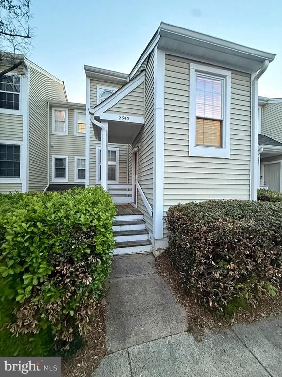 2940 Yarling Ct, Falls Church, VA 22042