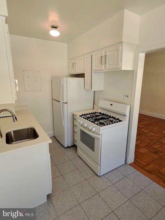 4491 Macarthur Blvd NW #303, Washington, DC 20007