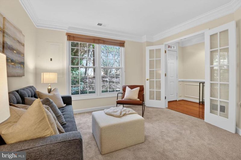 8842 Mansion View Ct, Vienna, VA 22182