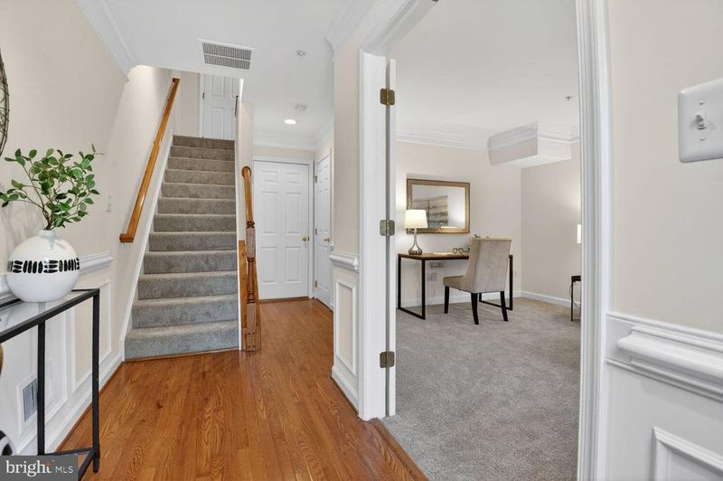8842 Mansion View Ct, Vienna, VA 22182