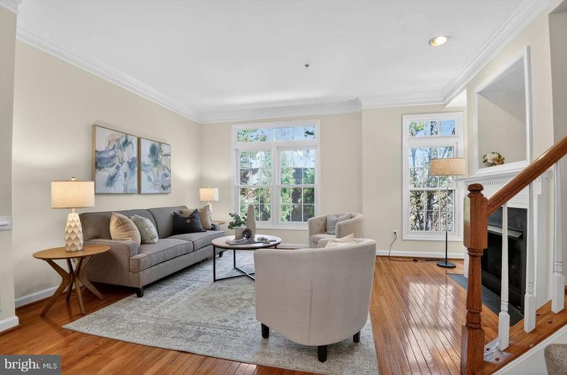 8842 Mansion View Ct, Vienna, VA 22182