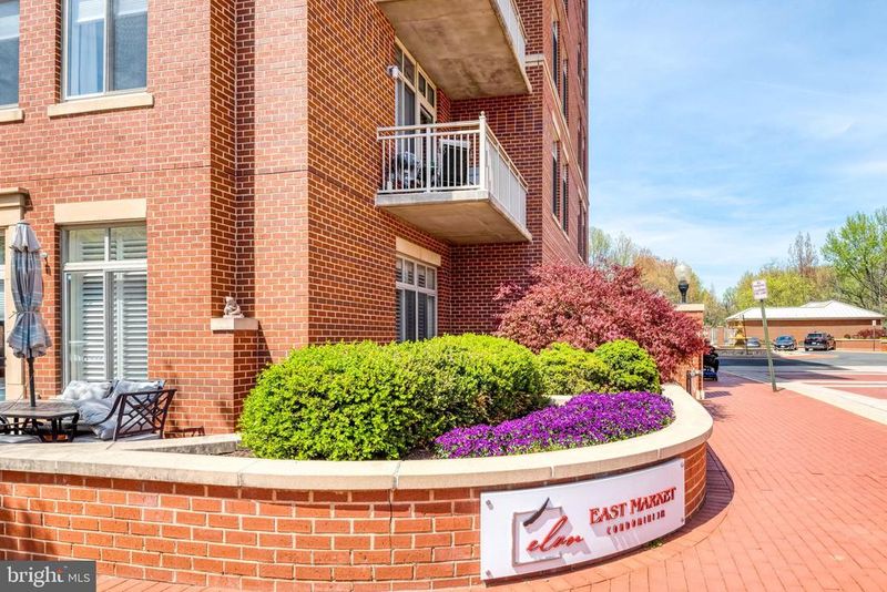 4490 Market Commons Dr #312, Fairfax, VA 22033