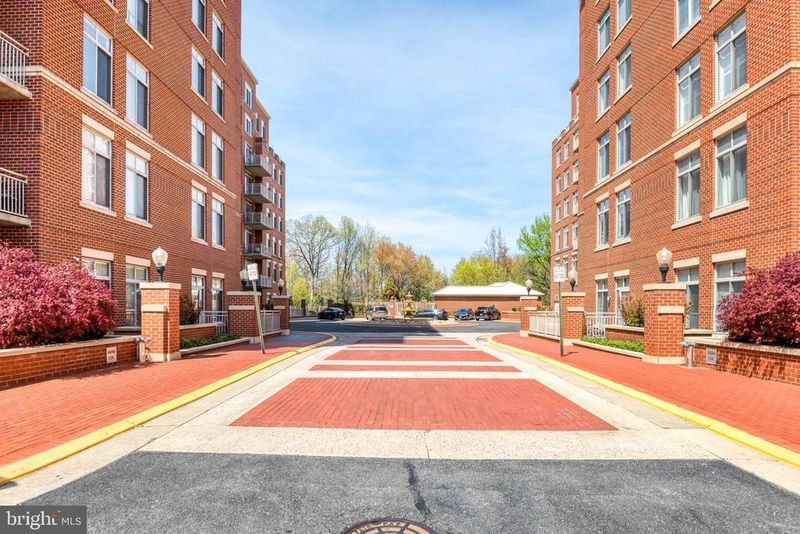4490 Market Commons Dr #312, Fairfax, VA 22033