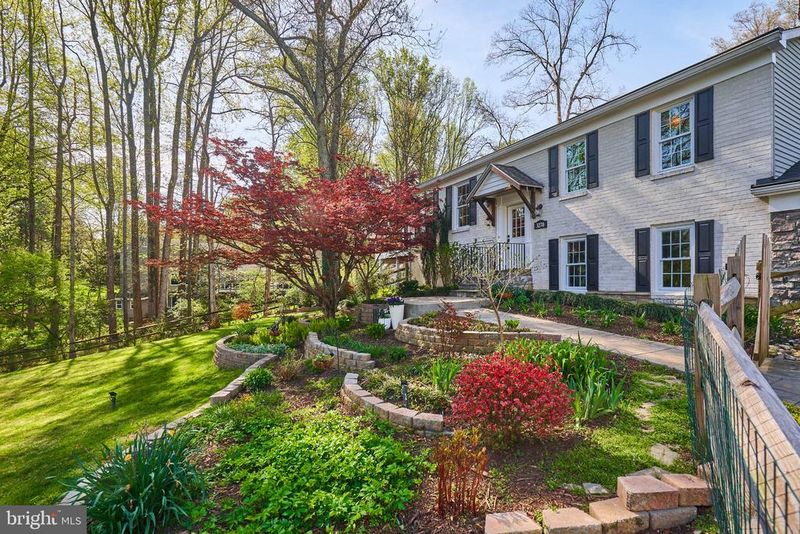 3270 Fox Mill Rd, Oakton, VA 22124
