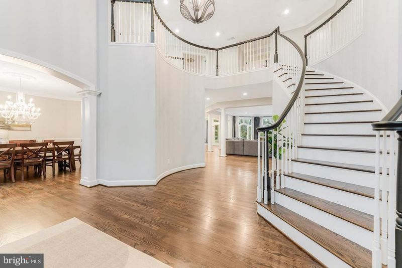 7814 Crownhurst Ct, Mclean, VA 22102