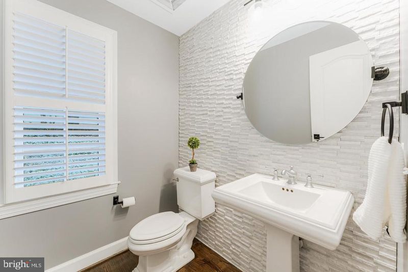 7814 Crownhurst Ct, Mclean, VA 22102