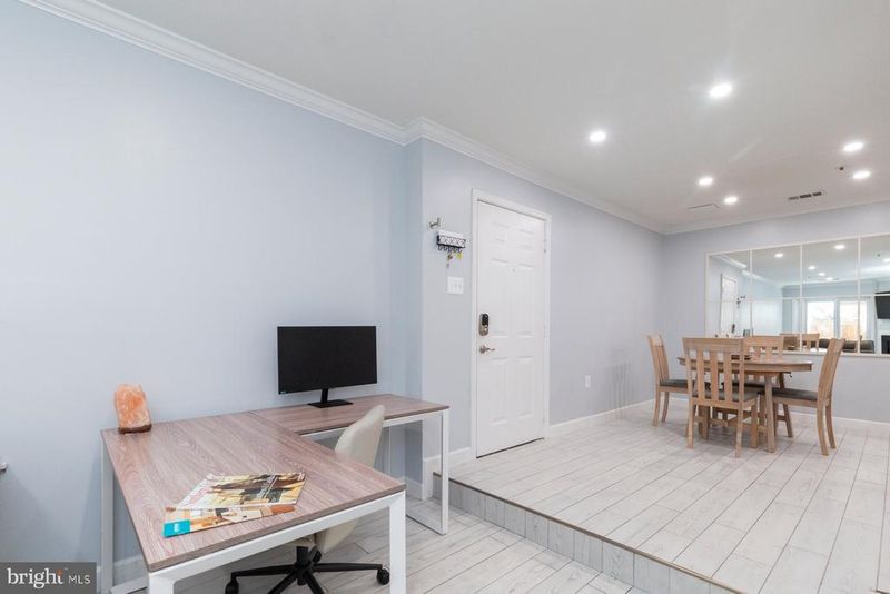 255 S Pickett St #102, Alexandria, VA 22304