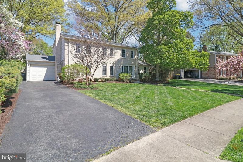 1707 Galloway Dr, Vienna, VA 22182