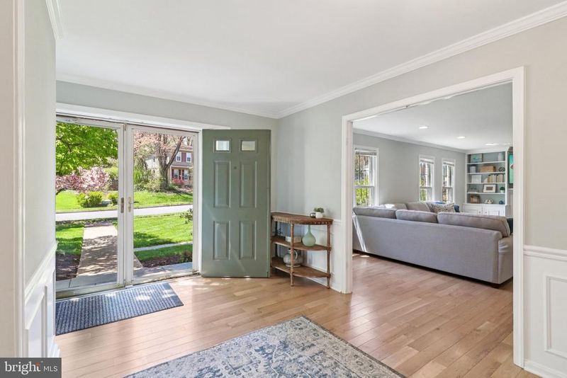1707 Galloway Dr, Vienna, VA 22182