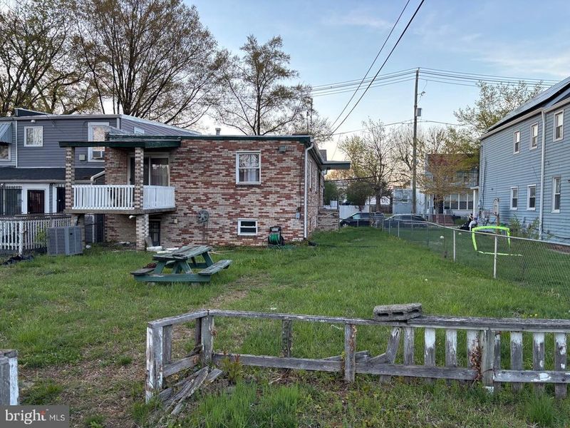 633 Raleigh Pl SE, Washington, DC 20032