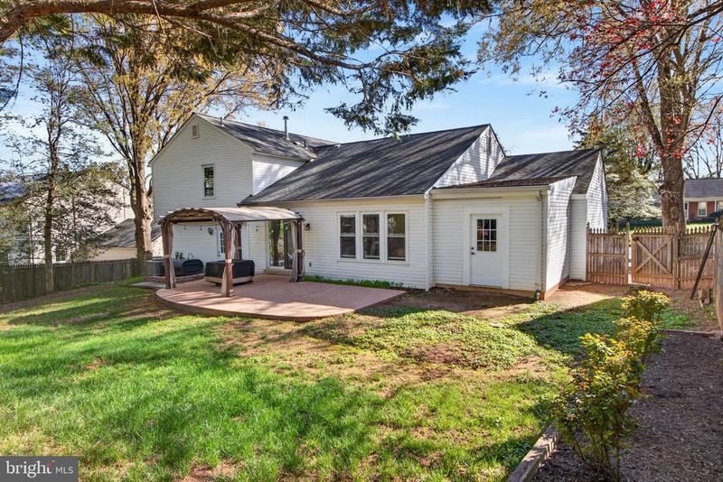 16 Redding Rg, Gaithersburg, MD 20878