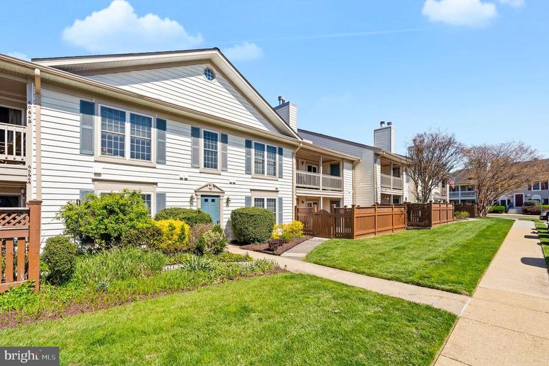 6060 Essex House Sq, Alexandria, VA 22310
