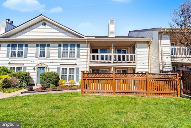 6060 Essex House Sq, Alexandria, VA 22310