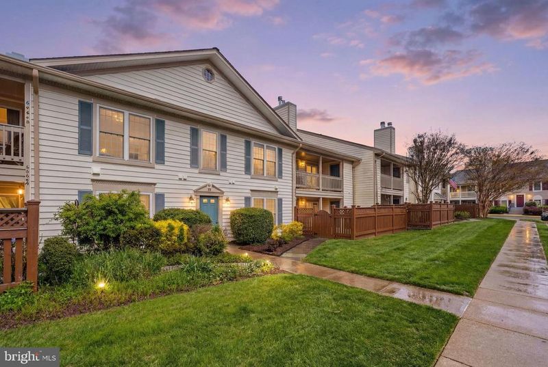 6060 Essex House Sq, Alexandria, VA 22310