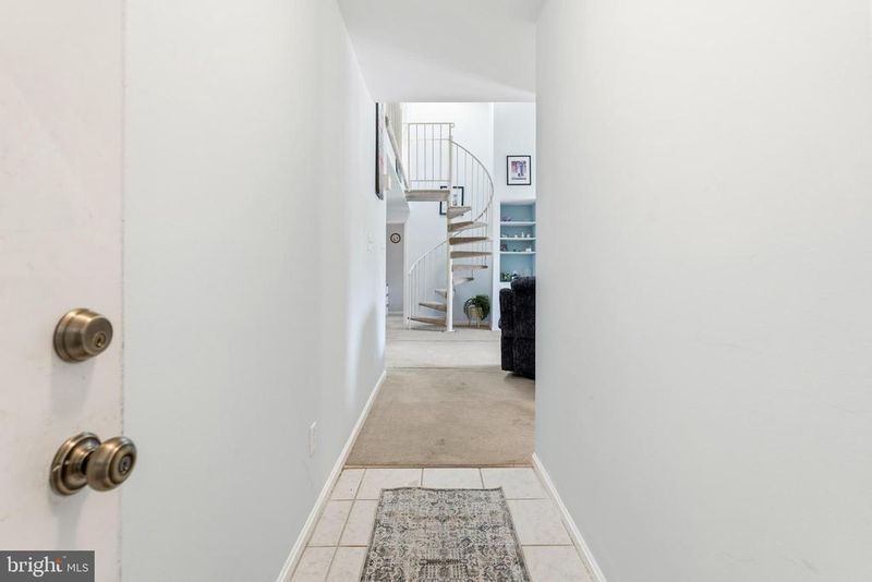6060 Essex House Sq, Alexandria, VA 22310