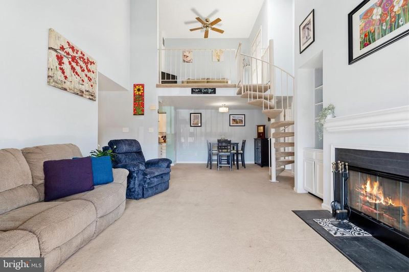 6060 Essex House Sq, Alexandria, VA 22310