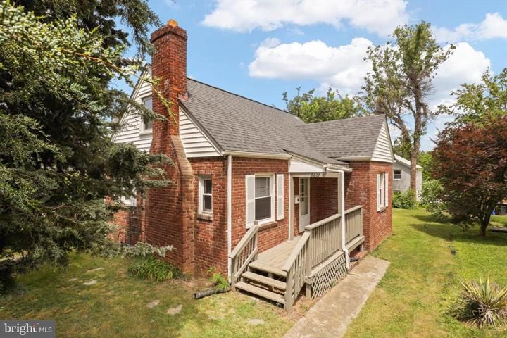 1607 13th St S, Arlington, VA 22204