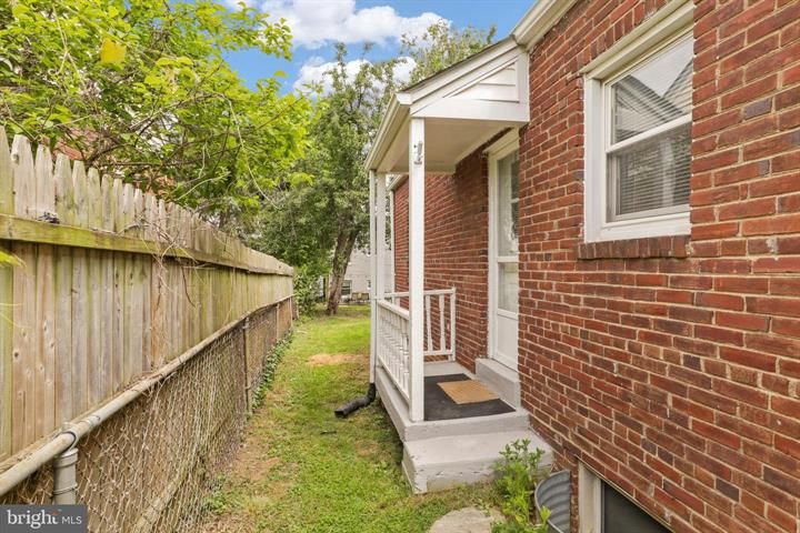 1607 13th St S, Arlington, VA 22204