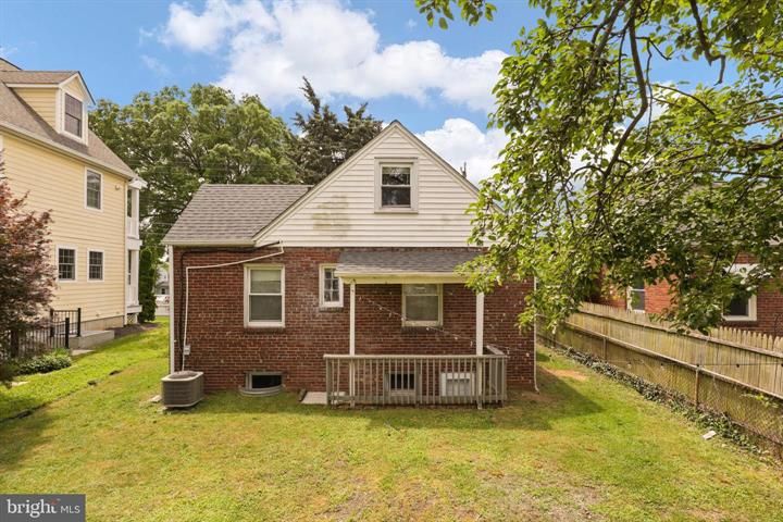 1607 13th St S, Arlington, VA 22204