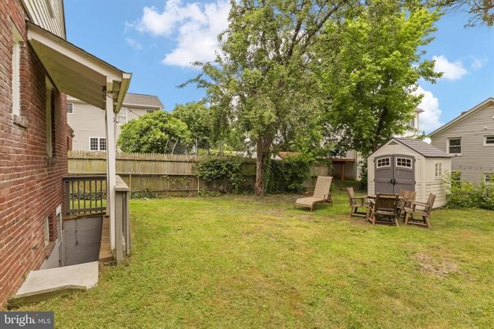 1607 13th St S, Arlington, VA 22204