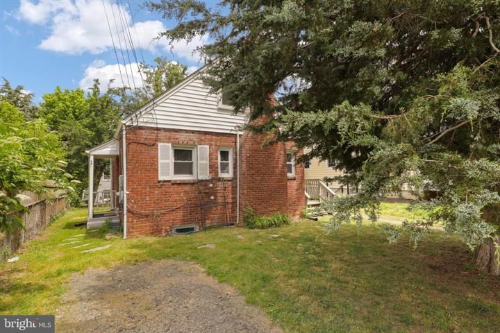 1607 13th St S, Arlington, VA 22204