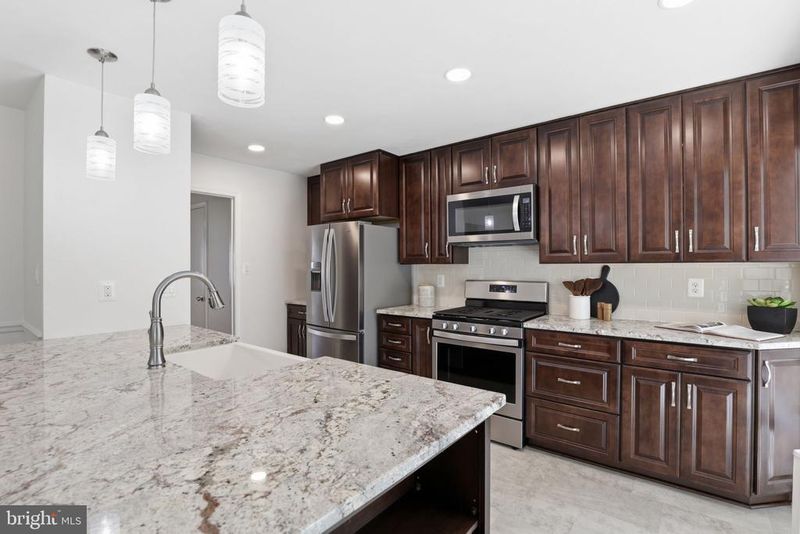 7379 Hallcrest Dr, Mclean, VA 22102