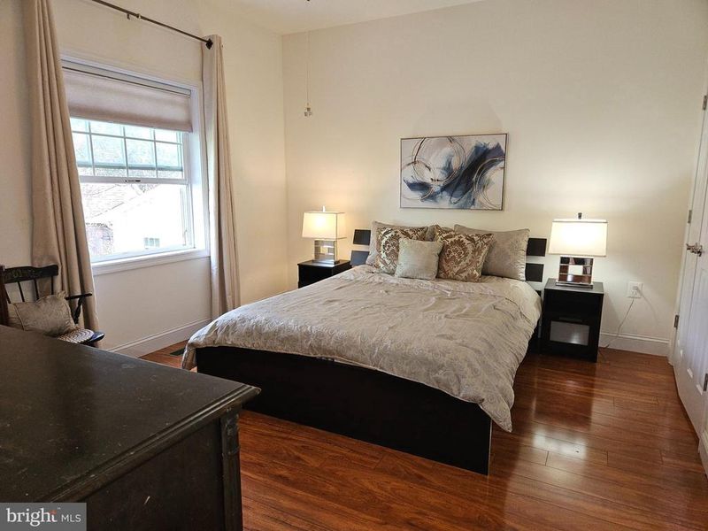 4 Burgundy Ct, Rockville, MD 20850
