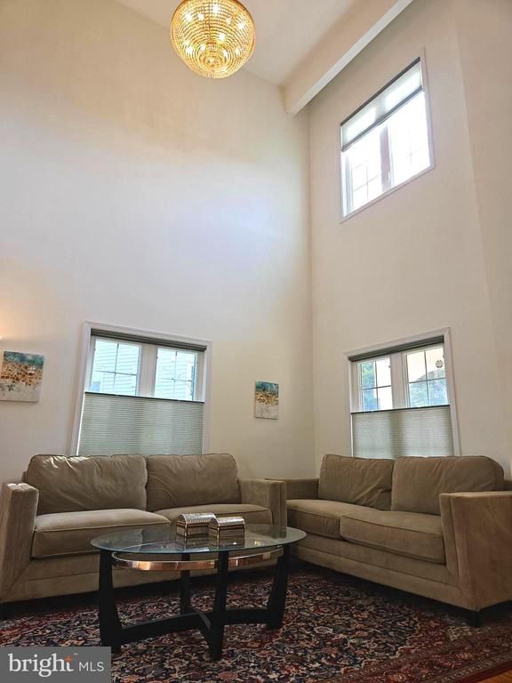 4 Burgundy Ct, Rockville, MD 20850
