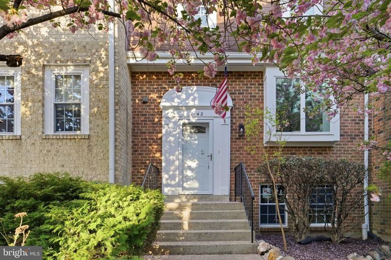 3142 Valentino Ct, Oakton, VA 22124