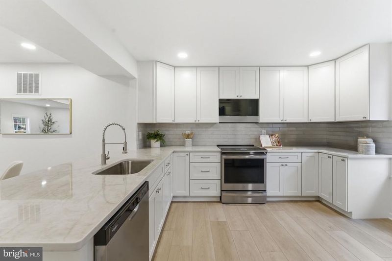 3142 Valentino Ct, Oakton, VA 22124