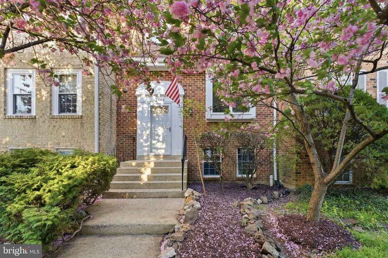 3142 Valentino Ct, Oakton, VA 22124