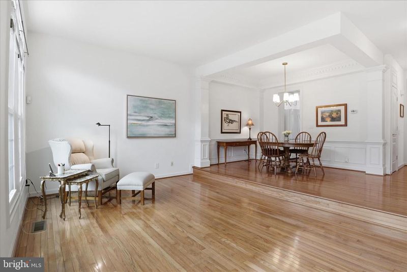 9566 Lagersfield Cir, Vienna, VA 22181